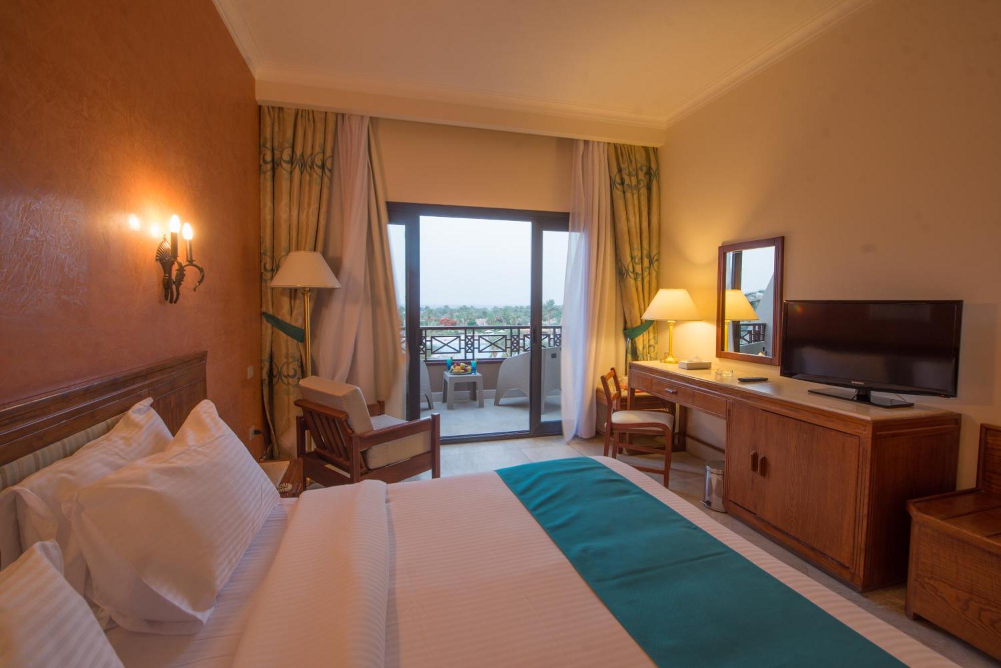 Pharaoh Azur Resort 4*
